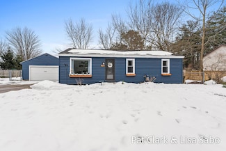1758 Main St, Holland, MI 49424