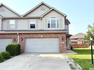 2325 W Kenfield Ct, Peoria, IL 61615