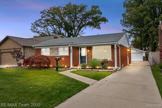 21601 Lakeland St, Saint Clair Shores, MI 48081
