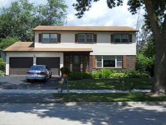 516 W Berkley Dr, Arlington Heights, IL 60004