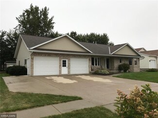 1301 Briarwood Dr, Worthington, MN 56187
