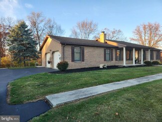 285 Topaz Dr, Chambersburg, PA 17202