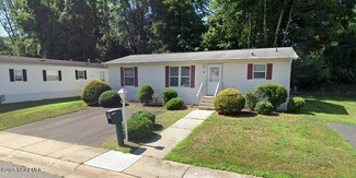 9 Easy St, Freehold Township, NJ 07728