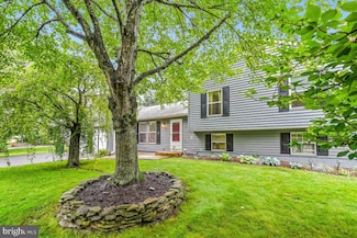 111 Sue Ann Ct, Sterling, VA 20164