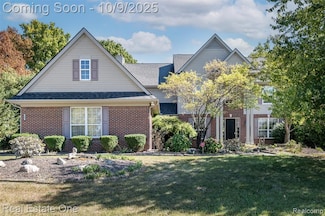 785 Akehurst Ln, White Lake, MI 48386