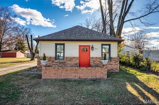 512 Nicholls St, Staunton, IL 62088