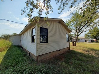 615 Williams Ave, Archer City, TX 76351