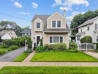 206 Brower Ave, Rockville Centre, NY 11570