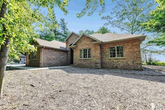 1830 Pine Tree Ct, Luxemburg, WI 54217