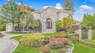 35 Julieann Ct, Staten Island, NY 10304