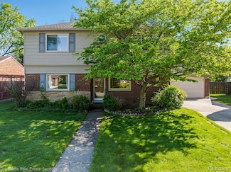 935 S Brys Dr, Grosse Pointe Woods, MI 48236