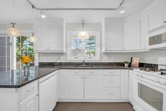 91 Heritage Dr, Tewksbury, MA 01876
