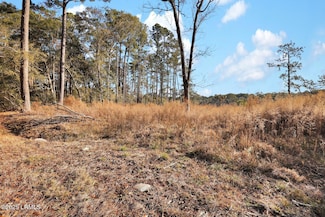 12 E River Dr, Beaufort, SC 29907