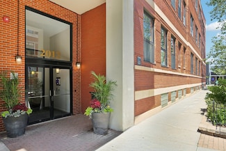 2012 W Saint Paul Ave Unit 210, Chicago, IL 60647
