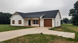 1019 Kennedy St, Yadkinville, NC 27055