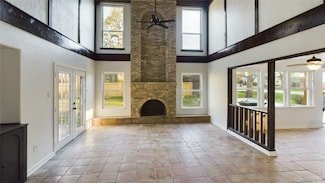 556 Roanoke Dr, Conroe, TX 77302