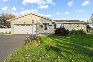 42 Alhambra Dr, Rochester, NY 14622