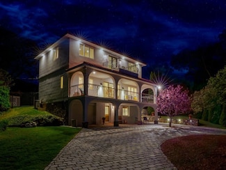 168 Seaside Dr, Jamestown, RI 02835