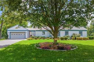 421 Colonial Ln, Dayton, OH 45429