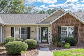 312 Quarterpath Ln, Jamestown, NC 27282