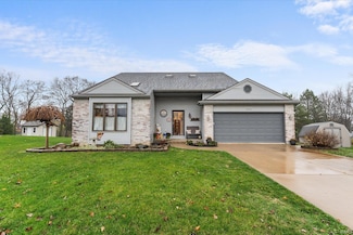 904 Elm St, Auburn, IN 46706