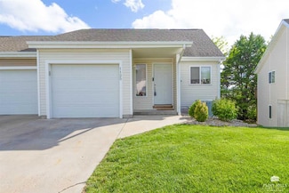 1125 Newfoundland Dr, Manhattan, KS 66503