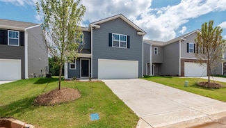 56 Lillian Ln, Hendersonville, NC 28792