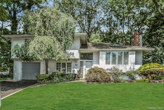 29 Elmwood Ct, Plainview, NY 11803