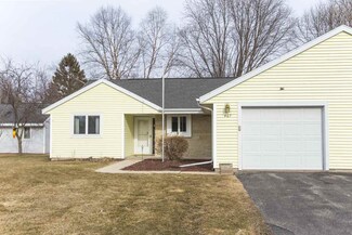 407 Lawn St, Cambridge, WI 53523