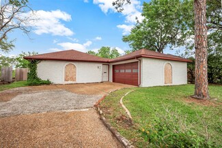 851 Seafoam Rd, Houston, TX 77062