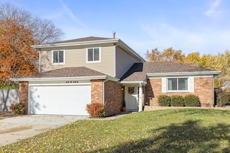 30W260 Holyoke Ct, Warrenville, IL 60555
