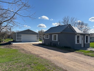706 3rd Ave N, Lakefield, MN 56150