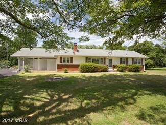 4646 Village Dr, Fairfax, VA 22030