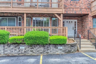 4298 Chateau de Ville Dr Unit A, Saint Louis, MO 63129