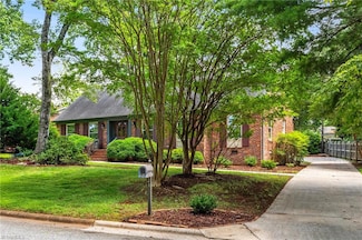 808 Meade Dr, Greensboro, NC 27410