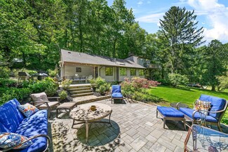 42 Raspberry Ln, Carmel, NY 10512