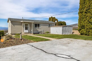 1680 Saint Hilaire Rd, Yakima, WA 98901