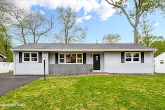 320 Riviera Dr, Forked River, NJ 08731