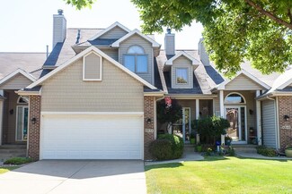 6838 NW 57th St, Johnston, IA 50131