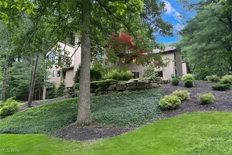 25 Martingale Ct, Chagrin Falls, OH 44022