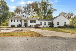 5 Holly Dr, Glen Carbon, IL 62034