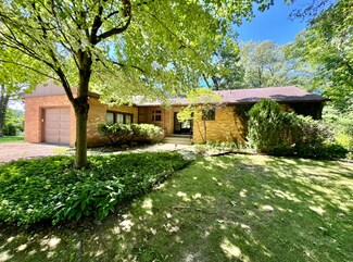 2217 Hawthorne Ln, Waukegan, IL 60087