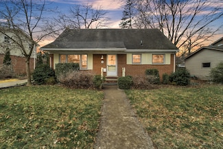 819 Center Dr, Ann Arbor, MI 48103
