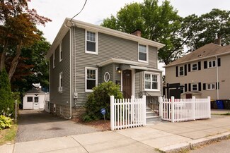 27 Charlotte St, Fall River, MA 02720