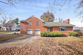 2505 S 29th St, Ashland, KY 41102