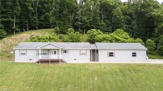 1061 Lee Creek Rd, Belleville, WV 26133