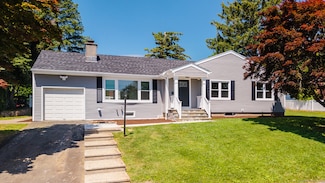 7 Locust St, Trumbull, CT 06611
