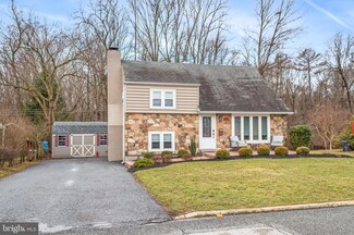 6 Greentree Ln, Malvern, PA 19355