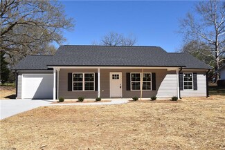 1653 Reynolds Forest Dr, Winston-Salem, NC 27107