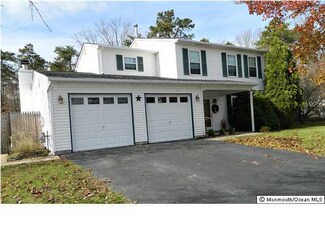 40 Yellowstone Ln, Howell, NJ 07731